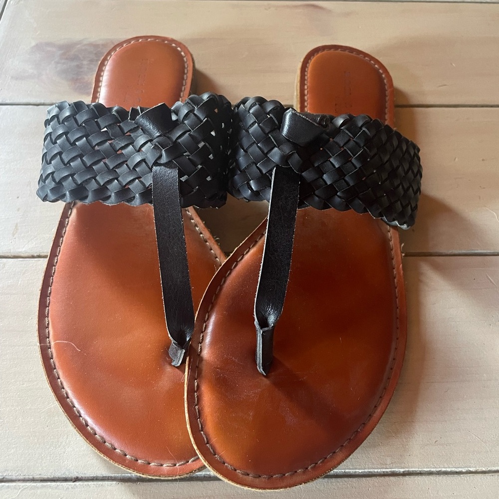 Rock & Candy by Zico Black Strap Sandal. Size 8, women’s.